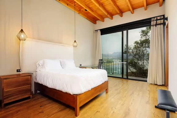 Villa del Carmen: Pool & Lake Views