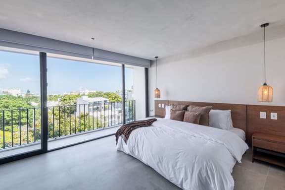 Mojarra: Bright, Centric Suite w/Balcony -NEW