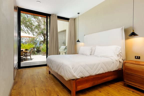 Villa del Carmen: Pool & Lake Views